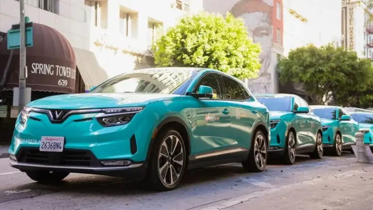 В'єтнамський сервіс таксі Green SM виходить на ринок США з електромобілями VinFast В'єтнамський сервіс таксі Green SM виходить на ринок США з електромобілями VinFast