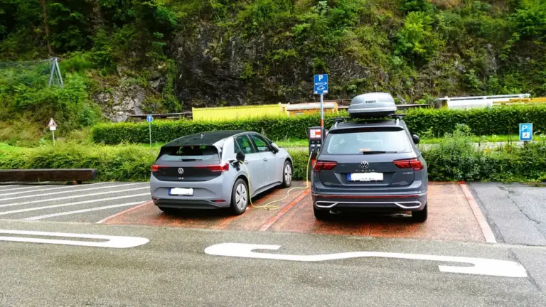 Volkswagen відкликає понад 22 тисячі електромобілів ID.4 через загрозу загоряння батарей Volkswagen відкликає понад 22 тисячі електромобілів ID.4 через загрозу загоряння батарей