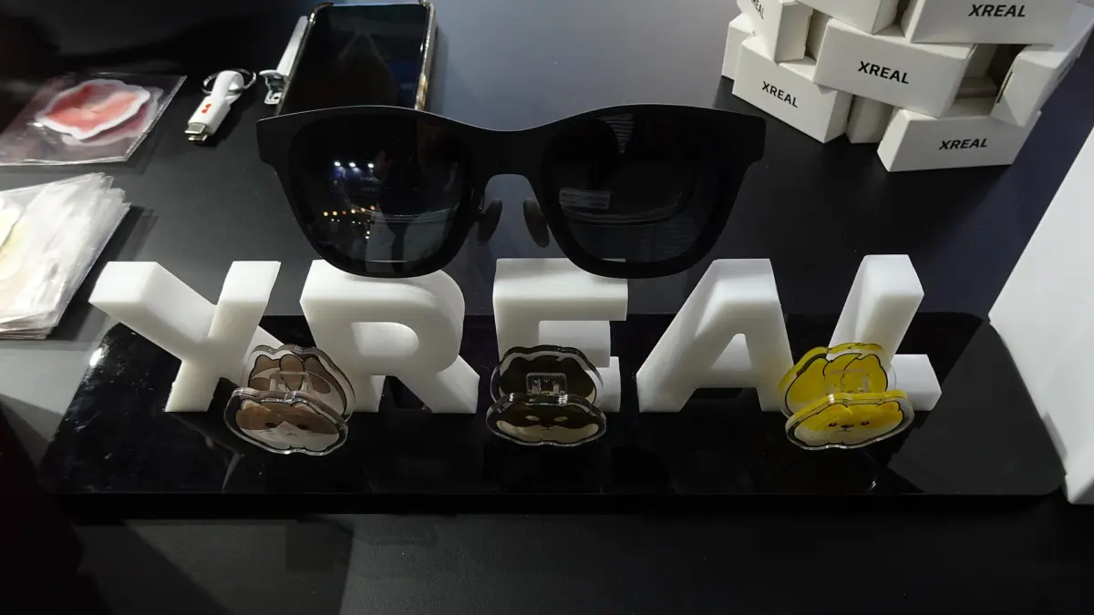 Xreal випустила флагманські окуляри доповненої реальності One Pro+