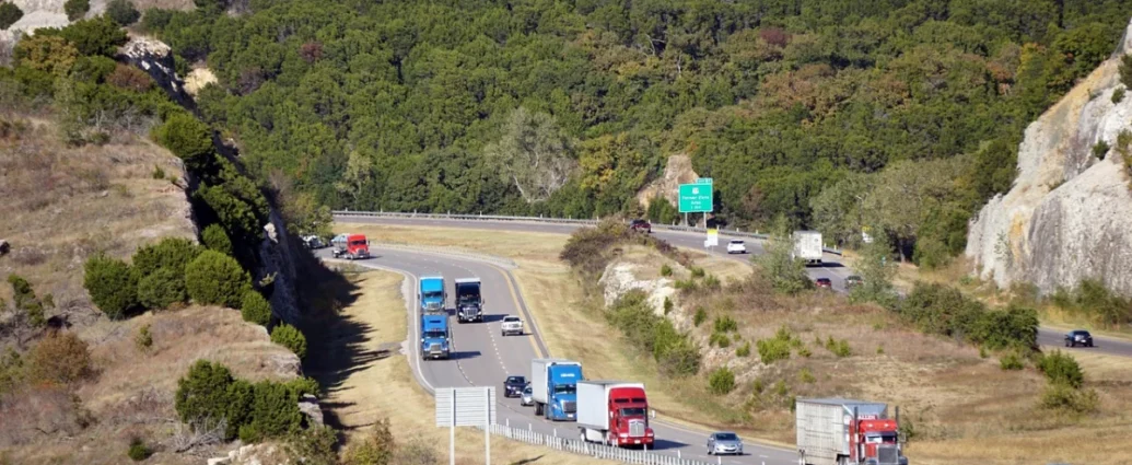 Як відновлюють трасу Interstate 40 після руйнівного урагану Гелен